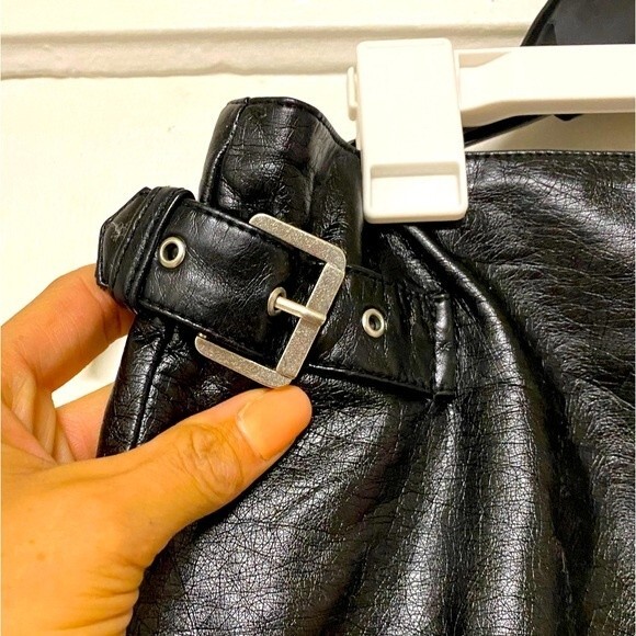 H&M Divided Faux Leather Side Buckle Mini Skirt-Size 8 - Picture 4 of 9